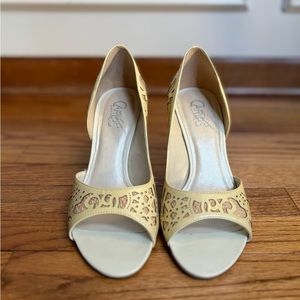 Carlos Santana Beige Patent Leather with Straw Accents High Heels